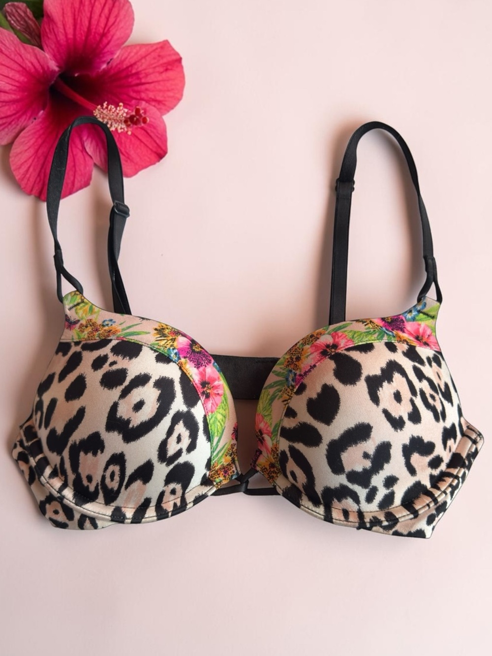 VICTORIA’S SECRET VERY SEXY Plunge Bombshell Add-2-Cups Smooth Push-Up Bra. 32B